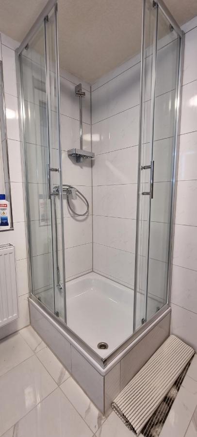 Waterfalls Apartment 3 トリベルク エクステリア 写真