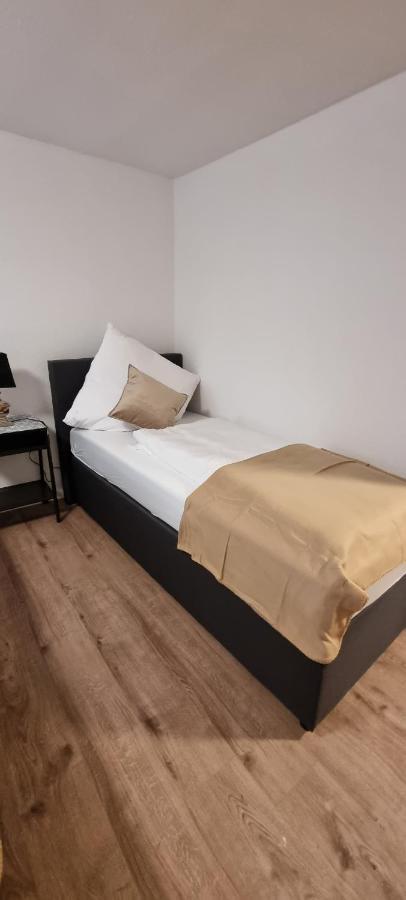 Waterfalls Apartment 3 トリベルク エクステリア 写真